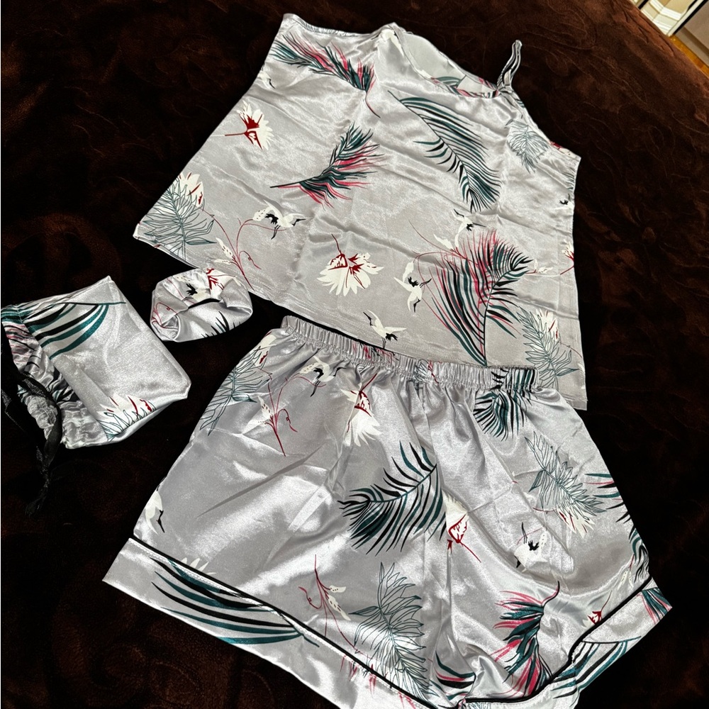 Elegant Silver gray Floral Women's Sleepwear Set